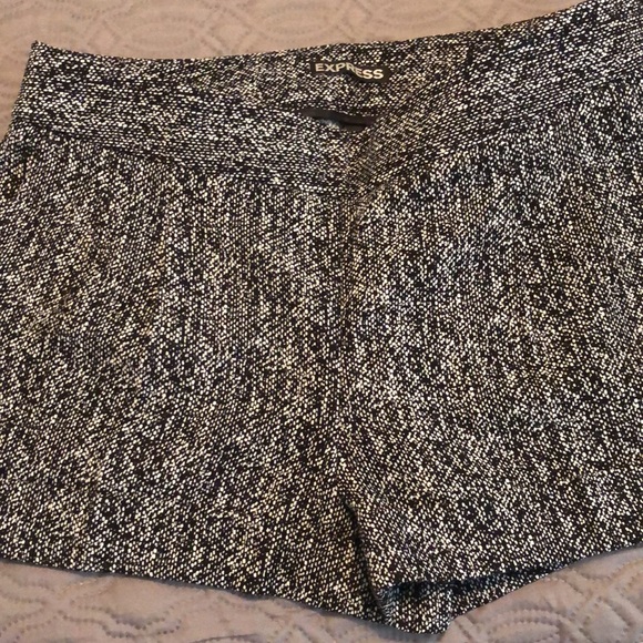 Nice black Shorts from the Express size 2 - Picture 2 of 4